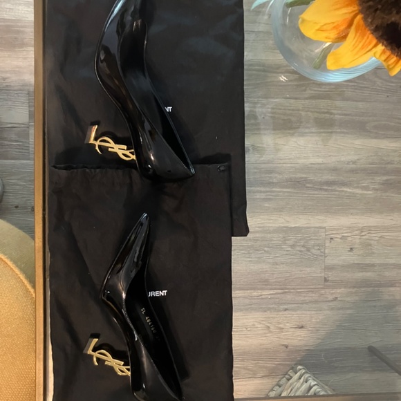 Black Saint Laurent pumps with gold heel - Picture 16 of 16